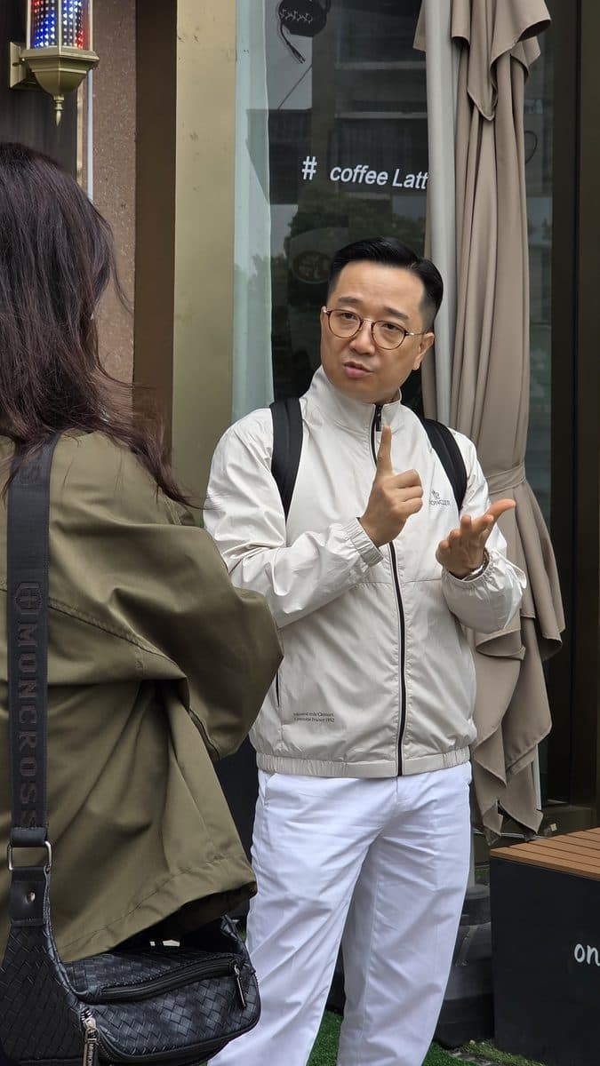 이우 도매시장에서 상품을 확인하는 현장